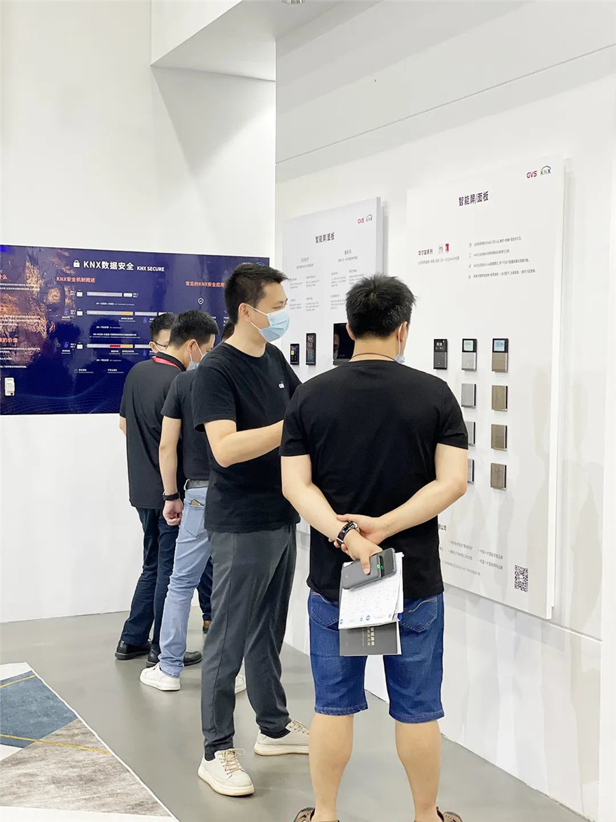 GVS于2022年全新發(fā)布的華爾茲系列智能語(yǔ)音面板、高級(jí)版M+O融合網(wǎng)關(guān)